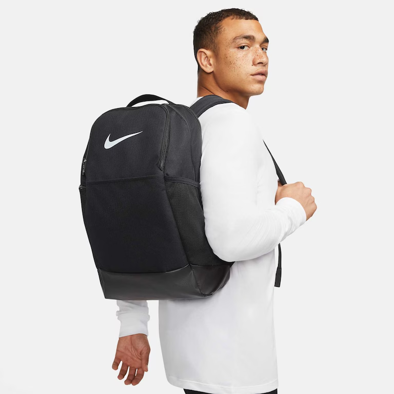 Mochila esportiva preta Nike Brasilia
